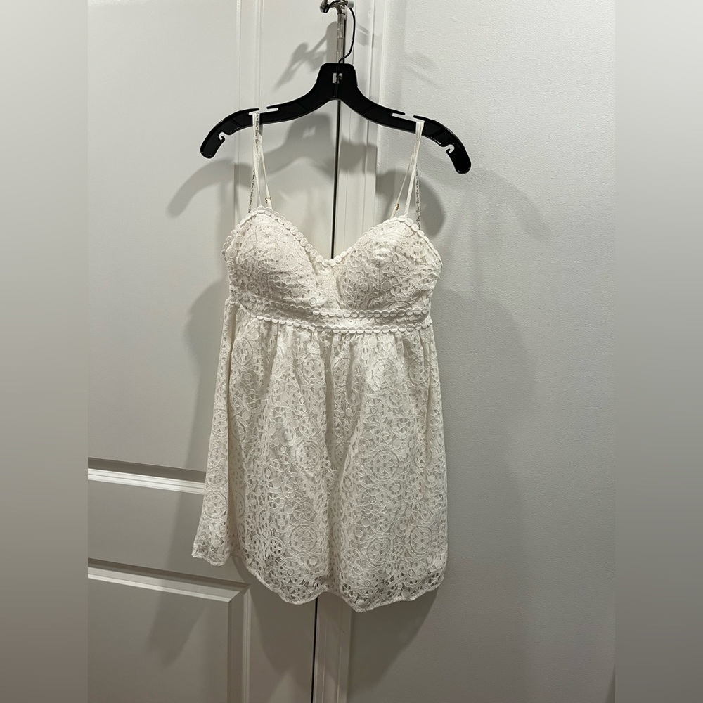 Lily Pulitzer size 6 lace dress.